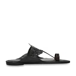 Kalapuri Men's Black Kolhapuri Sandals image 2