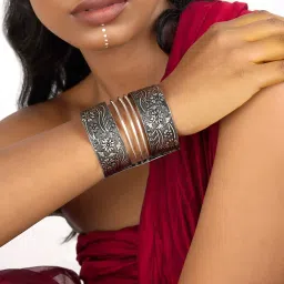 Teejh Pragati Black Cuffs Bracelet for Women image 2