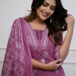 Aaysa Kurti Women Floral Pure Cotton Kurta with Trousers & With Dupatta image 3