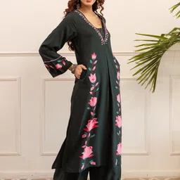 Nehamta Women Floral Printed Regular Beads and Stones Kurta with Palazzos image 5