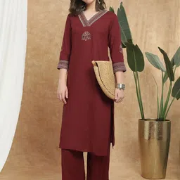 Globus Floral Yoke Design Thread Work V-Neck Straight Kurta With Trouser-image-69