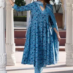 Jaitpuriya Floral Printed Regular Pure Cotton Kurta with Trousers & Dupatta image 3