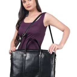 Toteteca Black Medium Messenger Bag image 2