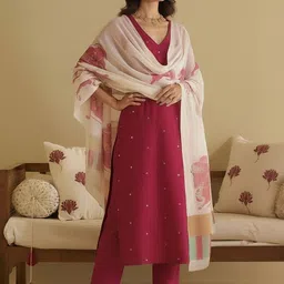 DIVASTRI Geometric Embroidered V-Neck Straight Kurta With Trousers & Dupatta image 5
