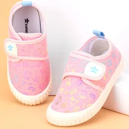 Cute Walk by Babyhug Casual Shoes with Velcro Trophy Print - Pink-picture-38