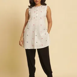 W White Cotton Embroidered Tunic image 1
