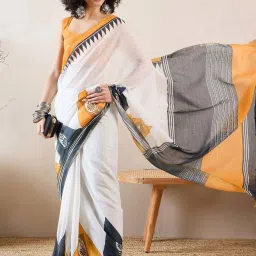 Vaamsi White Printed Saree With Unstitched Blouse image 1