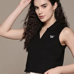 Roadster Women Solid Regular Fit Polo Collar T-shirt-picture-33