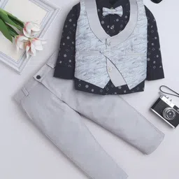 Fourfolds Cotton Blend Woven Full Sleeves Typography Printed 3 Piece Party Suit Set With Bow - Grey-picture-13