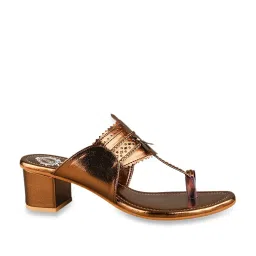 Shoetopia Women's Copper Toe Ring Sandals image 2