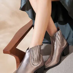 Peach Flores Women's Amelia Pewter Casual Boots image 1