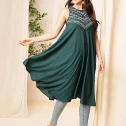Globus Green Embroidered Kurta image 1