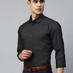 MANQ Men Smart Solid Regular Fit Formal Shirt image 2