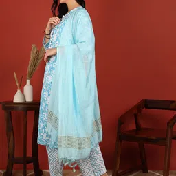 FUBAR Floral Printed Straight Kurta With Pyjamas & Dupatta image 3