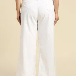 High Star White Relaxed Fit High Rise Plus Size Jeans image 2