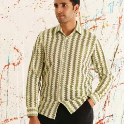 Indian Needle Green Regular Fit Printed Shirt image 1