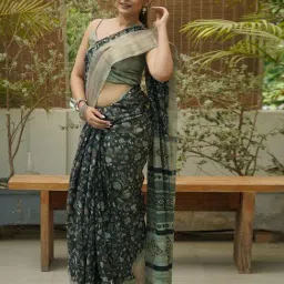 Mirchi Fashion Green Cotton Blend Floral Saree With Unstitched Blouse-image-59