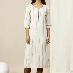 Aurelia Off-White Embroidered Straight Kurta image 1