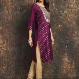 Melange By Lifestyle Wine Regular Fit Embroidered Kurta image 4