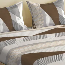 Klotthe Multicolor Geometric 300 TC Cotton Blend Fitted Double Bedsheet with 2 Pillow Covers image 3