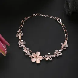 SOHI Women Flower Statement Bracelet - Pink image 3