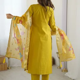 HERE&NOW Women Floral Embroidered Thread Work Kurta with Trousers & With Dupatta image 4