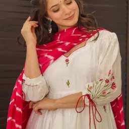 HERE&NOW Women Floral Embroidered Empire Thread Work Chanderi Silk Kurta with Trousers & With Dupatta image 4