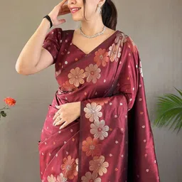 CANIZZARO Floral Silk Blend Handloom Banarasi Saree image 2