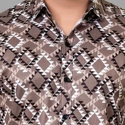 Metronaut Men Spread Collar Geometric Printed Elastane Casual Shirt image 3
