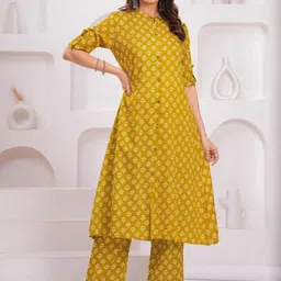 Terizla Women Ethnic Motifs Printed Regular Pure Cotton Kurta with Trousers image 2