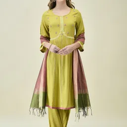 Shree Women Liva Kurta with Trousers & With Dupatta image 3