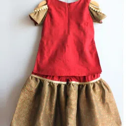 Many Frocks Kids Maroon & Green Embellished Kurta Set image 2