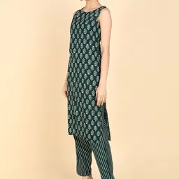 LE Women Printed Kurta with Harem Pants image 3