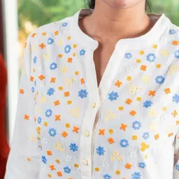 SAVI White Cotton Embroidered Kurti image 5