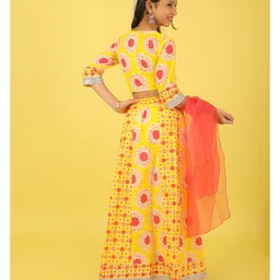 ISHTI Cotton Woven Three Fourth Sleeves Floral Printed Gota Lace Embellished Lehenga Choli With Dupatta Set - Yellow image 3