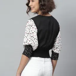 KASSUALLY Black & White Printed Crop Top image 2