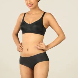Triumph Black Solid Sports Bra-picture-12