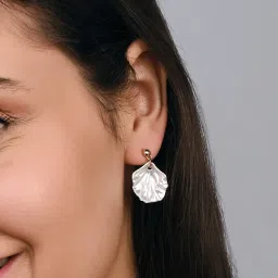 Accessorize London White Oyster Shell Drop Earring image 2