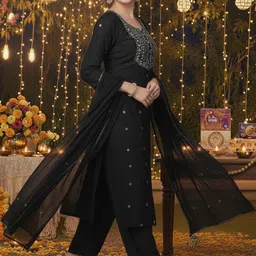 Aaghnya Ethnic Motifs Embroidered Thread Work Straight Kurta with Trousers & Dupatta image 4