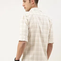 Burnt Umber Men White & Beige Regular Fit Checked Casual Shirt image 2