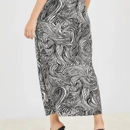 Styli Black & White Printed Maxi Skirts image 2