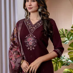 Peach Petals Women Embroidered Regular Thread Work Kurta with Trousers & With Dupatta image 2