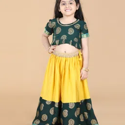 Adiva Half Sleeves Paisley Foil Printed Lehenga Choli - Green-picture-10