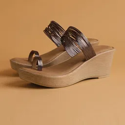 Eridani Women's Camila Gun Metal Toe Ring Wedges image 2