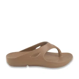 Red Tape Men's Brown Flip Flops image 2