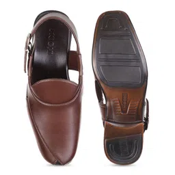 Mochi Men Maroon Solid Shoe-Style Sandals image 4