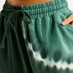 Levi's Green Tie-Dye Mid Rise Regular Fit Joggers image 5