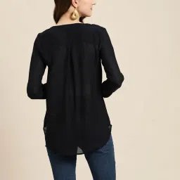 Qurvii Navy Regular Fit Shirt image 2