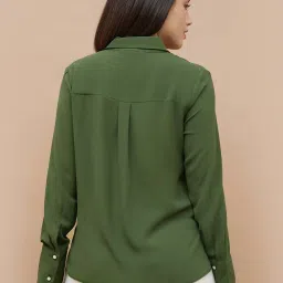 Code By Lifestyle Green Regular Fit Shirt image 2