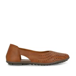 Clog London Women's Tan Flat Ballets image 2